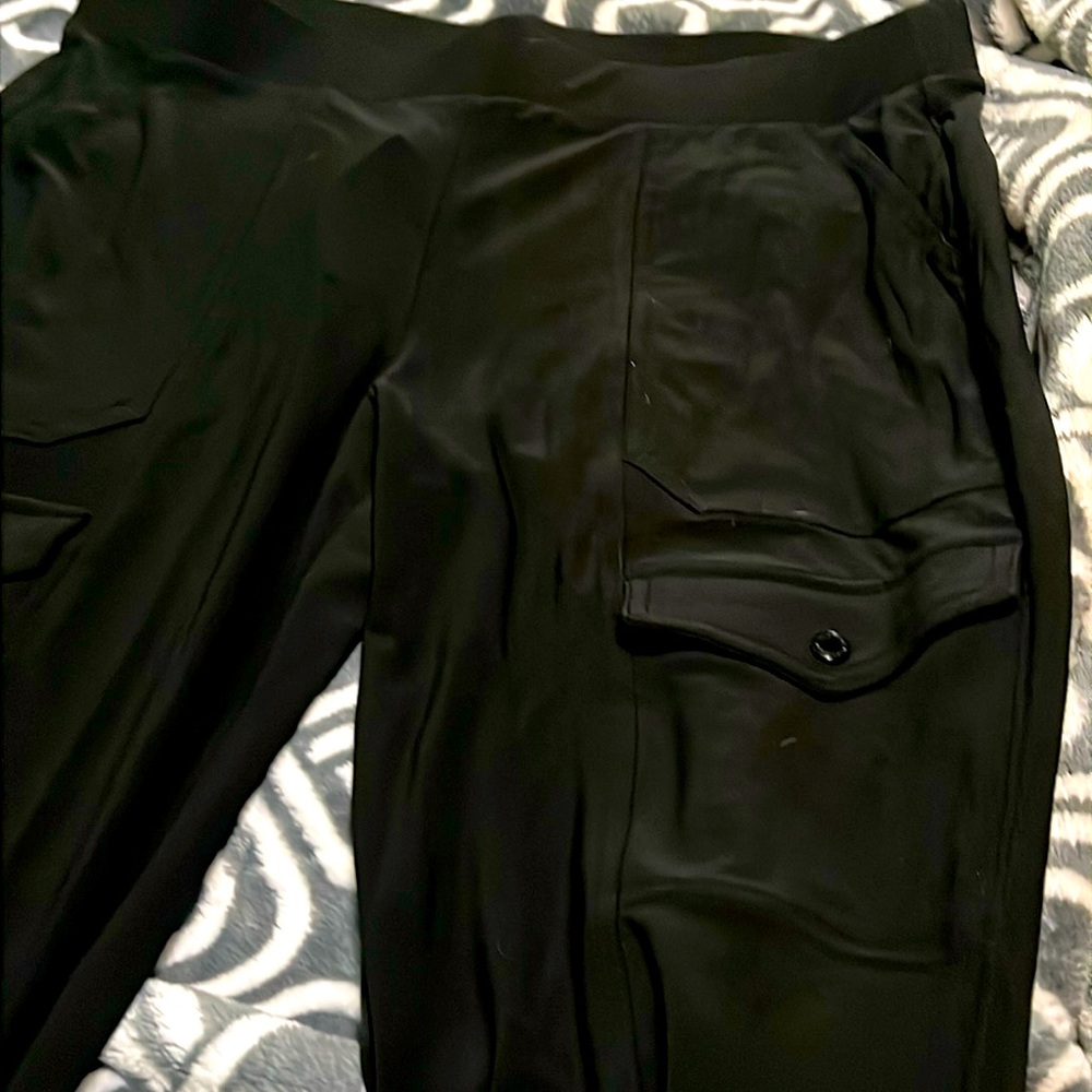 COPY - NWT White House black market black cargo capri pants
